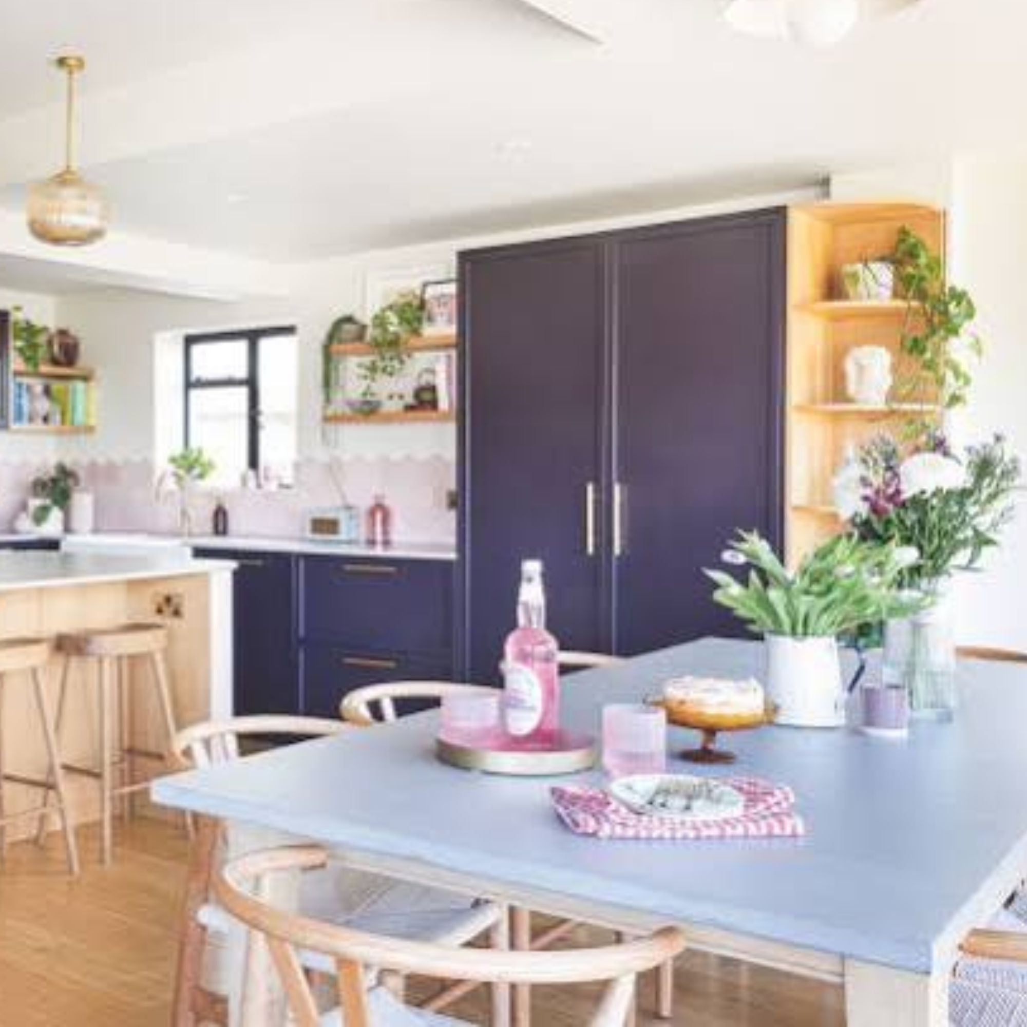 Kitchen & Dining